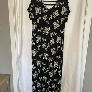 LuLaRoe Black and White Sheath Maxi Dress V-Neck​​​​​